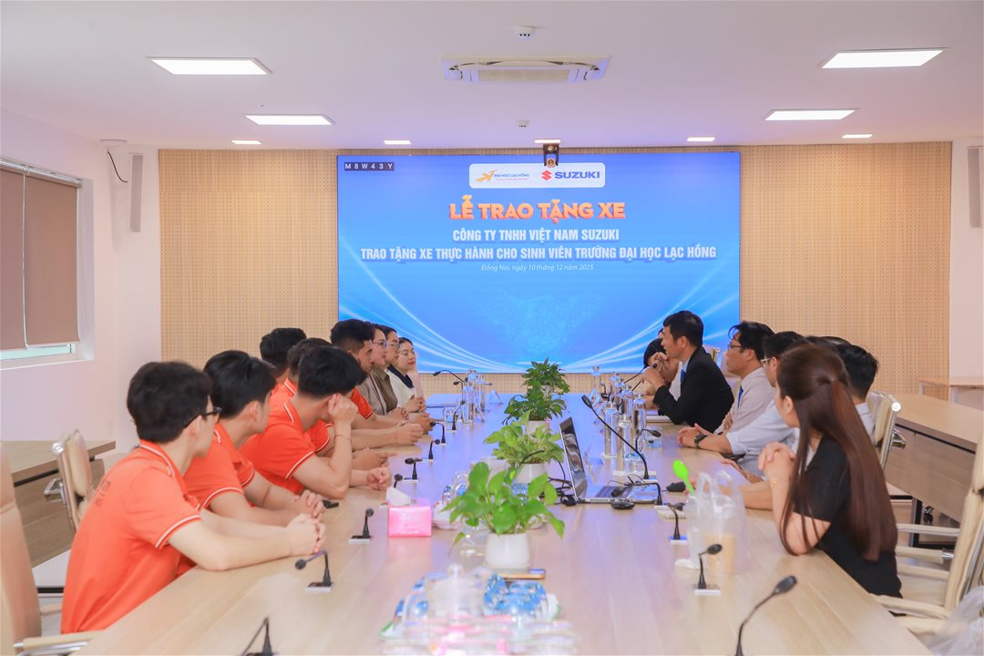 Suzuki Tài Trợ 02 Xe Moto, Tăng Cường Học Cụ Thực Hành Cho Sinh Viên LHU
