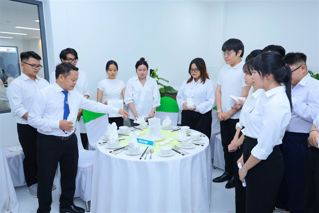 Định hướng tương lai với ngành quản trị du lịch lữ hành tại đại học lạc hồng