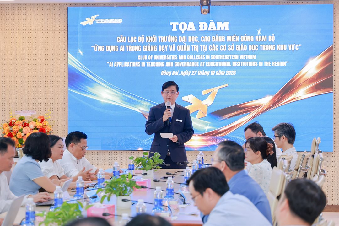Assoc. Prof. Dr. Lam Thanh Hien, LHU Rector and Vice Chairman of the Club, delivers the welcome remarks on behalf of the host institution